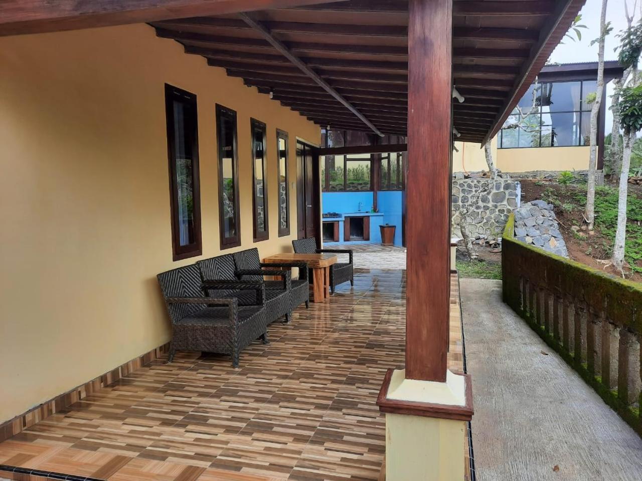 Kampoeng Joglo Ijen Villa Banyuwangi  Værelse billede